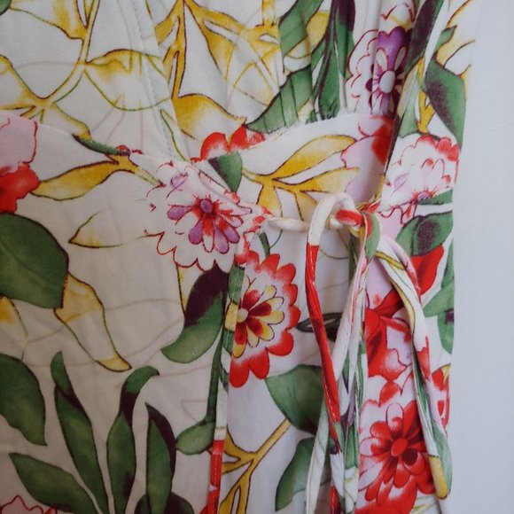 Lulu's floral shrt sleeve wrap dress red, green and white size Medium - Picture 7 of 16